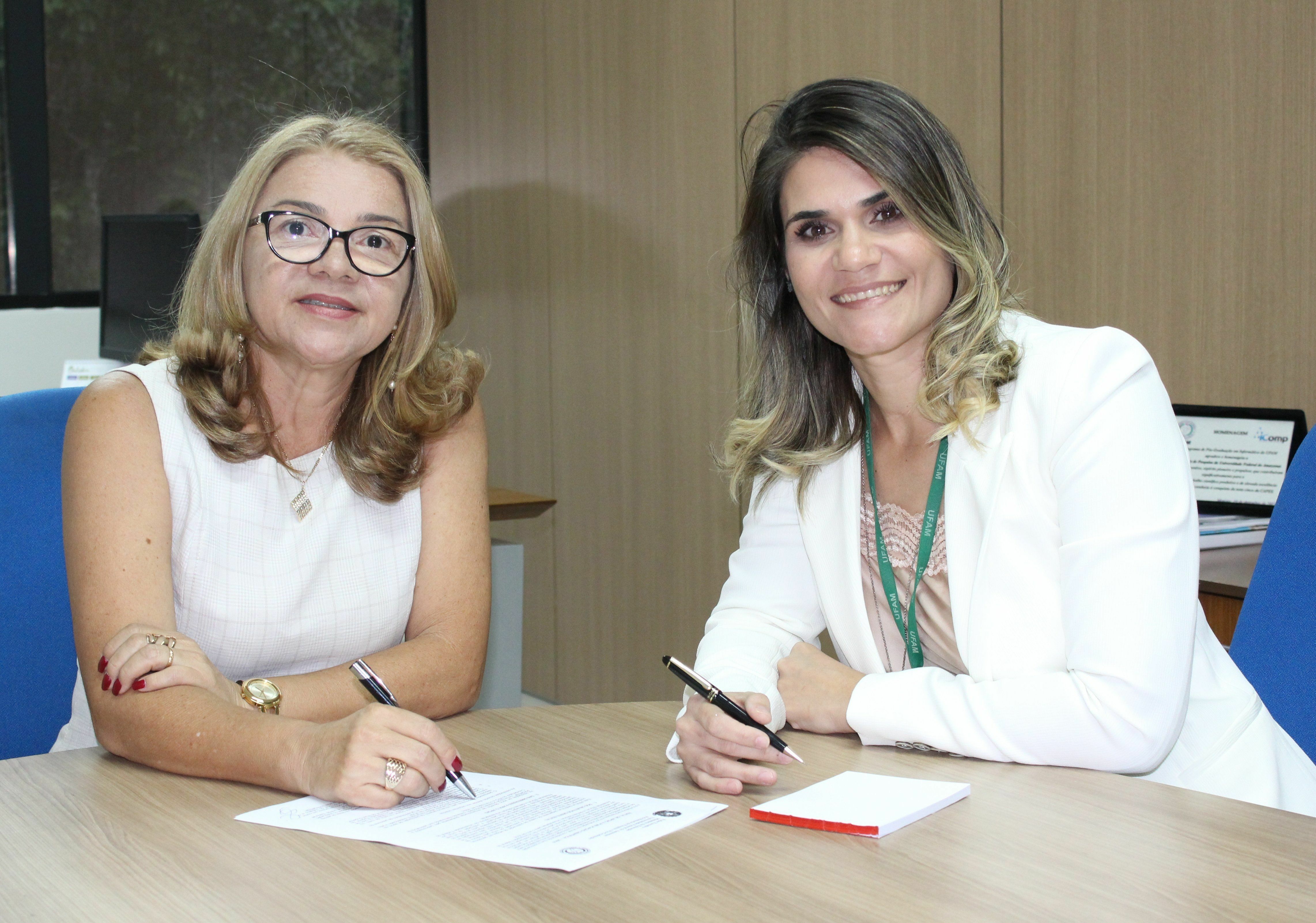 Professora Selma Baçal, titular da Propesp, e professora Ayrles Mendonça, diretora do Departamento de Pesquisa (DP)
